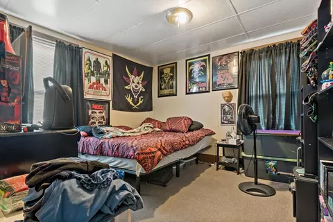 Bedroom - 289-297 Tecumseh St, Fall River, MA 02721 photo 4 of 8