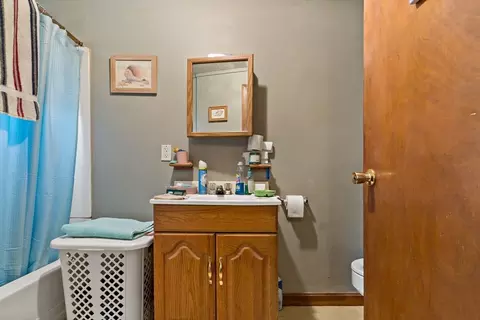 Bath - 289-297 Tecumseh St, Fall River, MA 02721 photo 3 of 4