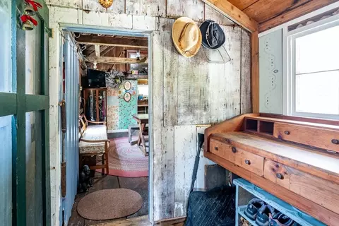 Entry Way - 276 County Rd, Bourne, MA 02532 photo 2 of 3