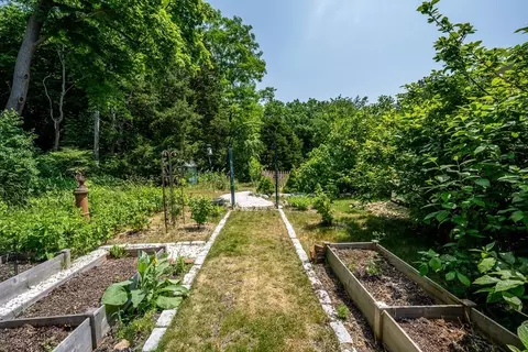 Exterior - 276 County Rd, Bourne, MA 02532 photo 6 of 8