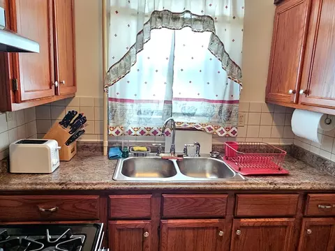 460 William St, Fall River, MA 02721 photo 3