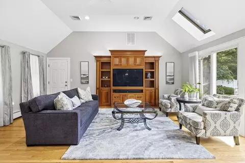 750 Old Barnstable Rd, Mashpee, MA 02649 photo 4