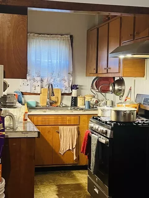 684 Penn St, Fall River, MA 02724 photo 4
