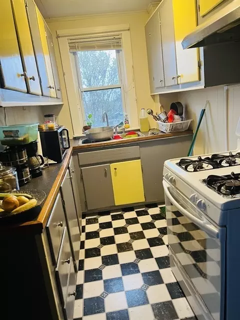 684 Penn St, Fall River, MA 02724 photo 3