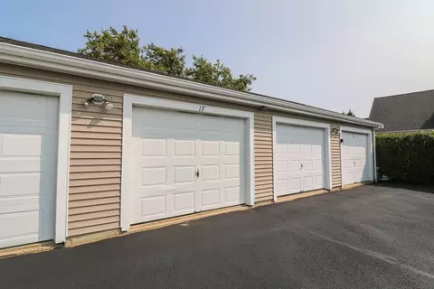 Exterior - 17 Bay Pointe Drive Ext #17, Buzzards Bay, MA 02532 photo 4 of 4