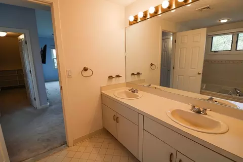 Bath - 17 Bay Pointe Drive Ext #17, Buzzards Bay, MA 02532 photo 1 of 3