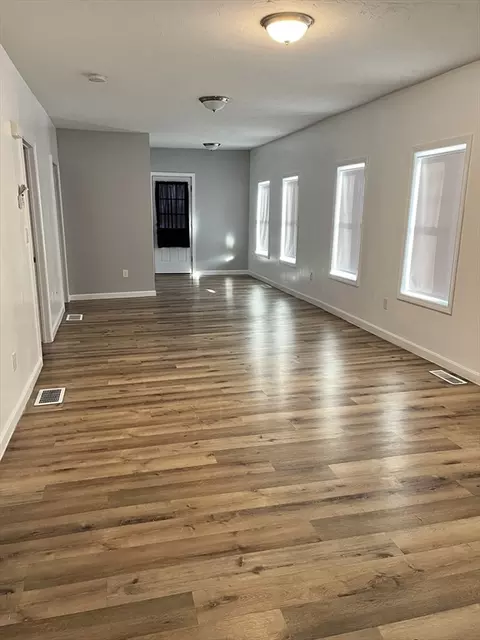 28 Mechanic St, Webster, MA 01570 photo 3