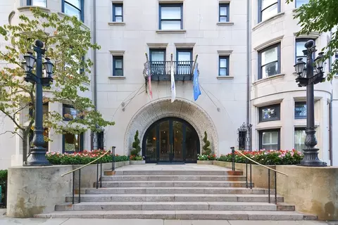 416 Commonwealth Ave #704, Boston, MA 02215
