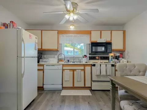5455 N Main St #21F, Fall River, MA 02720 photo 11
