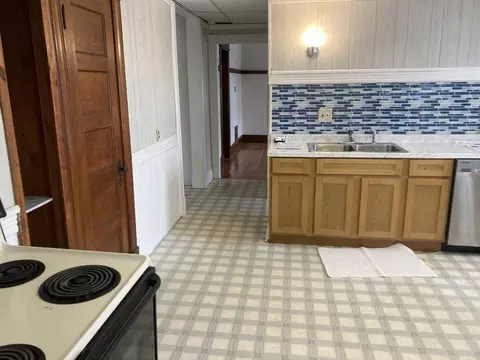472 Broadway St, Chicopee, MA 01020 photo 16