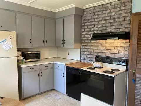 472 Broadway St, Chicopee, MA 01020 photo 9