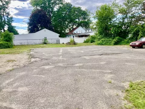 472 Broadway St, Chicopee, MA 01020 photo 5