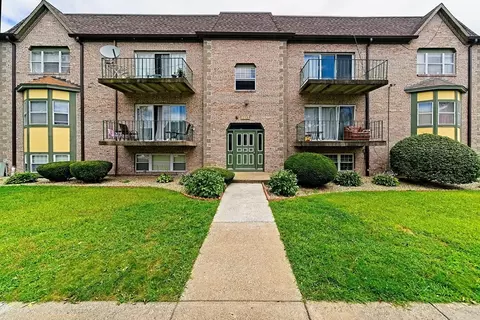 103 Oak Ln #6, Brockton, MA 02301