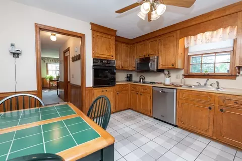 71 Pine St, Danvers, MA 01923 photo 10