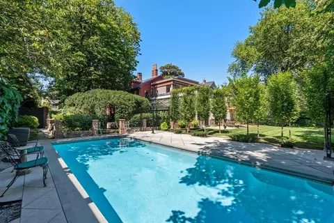 18 Ash St, Cambridge, MA 02138
