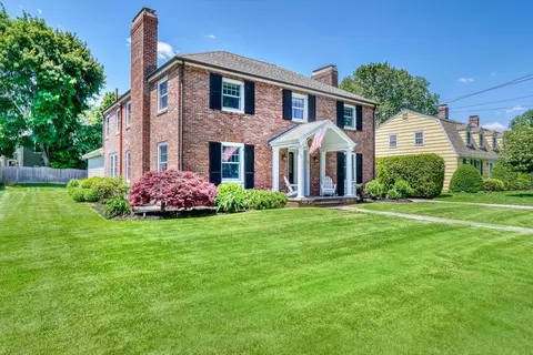 56 Salisbury St, Winchester, MA 01890