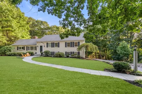 71 Maugus Ave, Wellesley, MA 02481