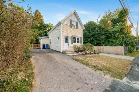 14 Auburn St, Whitman, MA 02382