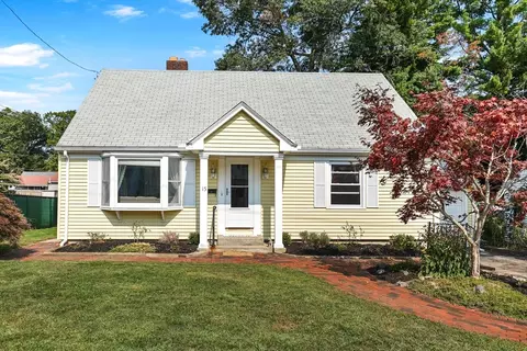 15 Oakwood Ave, Dudley, MA 01571