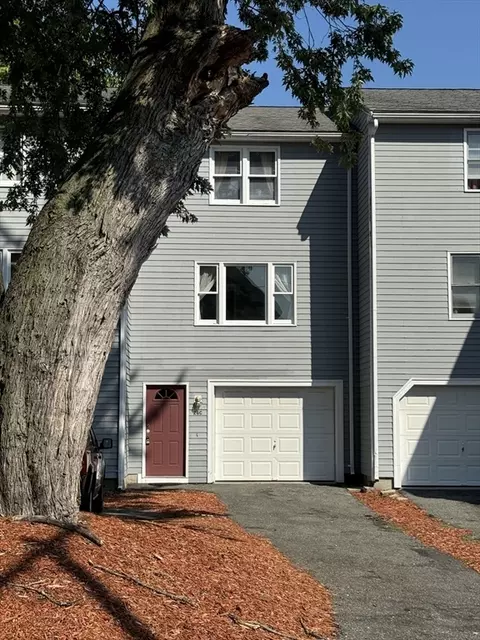 26 Doane St #C, Lowell, MA 01851