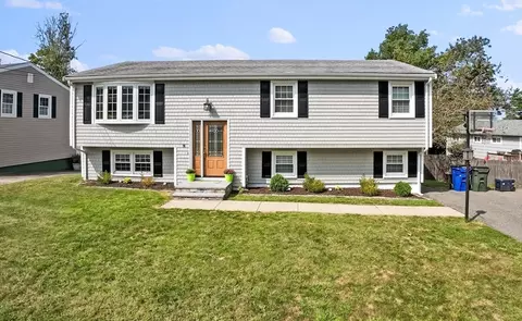 90 Berlin St, Fall River, MA 02720