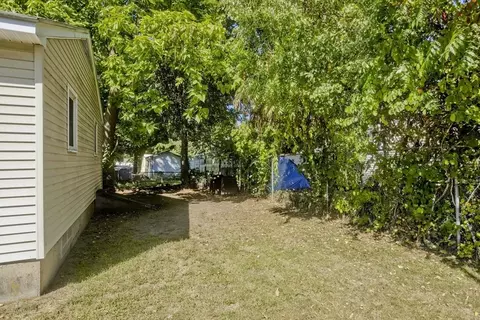 83 Lamont St, Springfield, MA 01119 photo 5