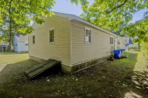 83 Lamont St, Springfield, MA 01119 photo 17