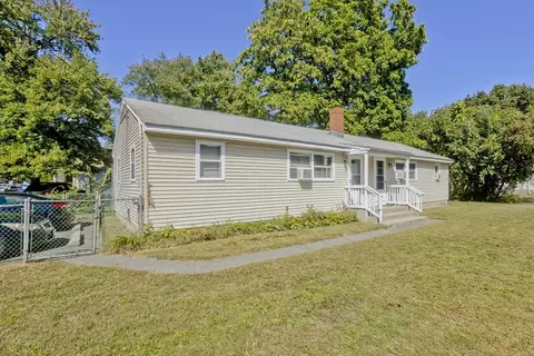 83 Lamont St, Springfield, MA 01119 photo 2