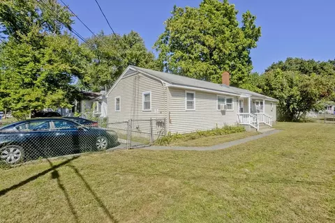 83 Lamont St, Springfield, MA 01119 photo 4