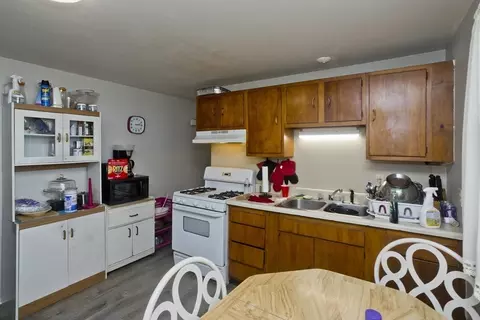 83 Lamont St, Springfield, MA 01119 photo 12