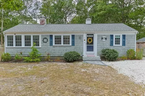 61 Beach Rd, Yarmouth, MA 02673