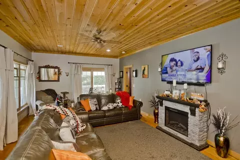 505 E State, Granby, MA 01033 photo 5