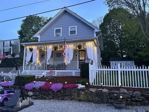 17 Chesley St, Millville, MA 01529