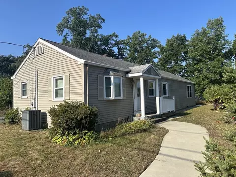 608 James St, Chicopee, MA 01020