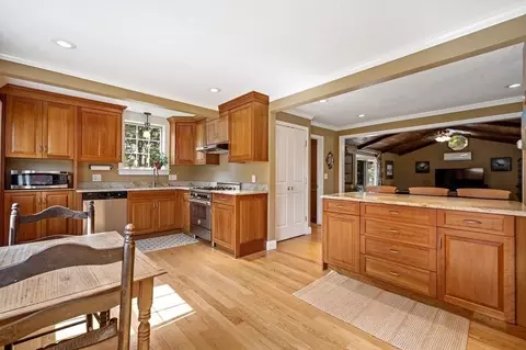 284 Oxford St N, Auburn, MA 01501