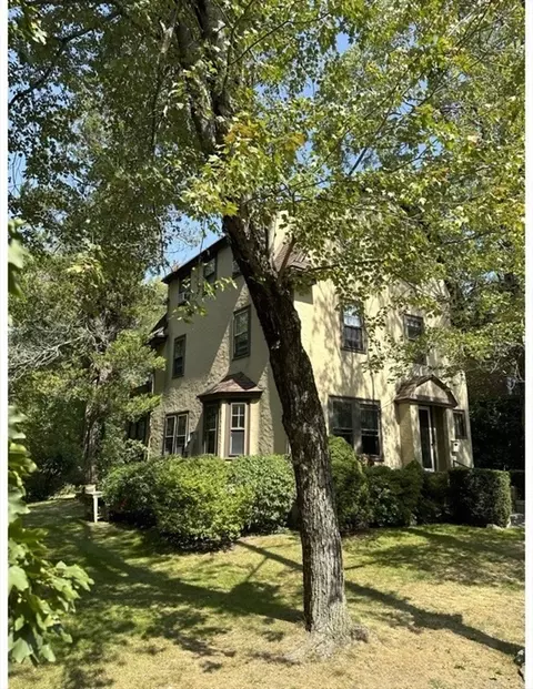 2 Twitchell St, Wellesley, MA 02482