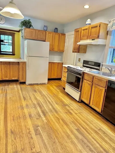 2 Twitchell St, Wellesley, MA 02482 photo 4