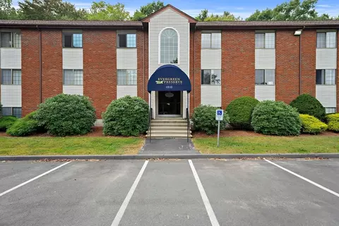 1810 Skyline Dr #7, Lowell, MA 01854