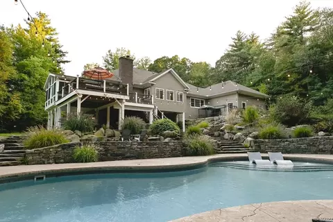 28 Rockrimmon St, Belchertown, MA 01007