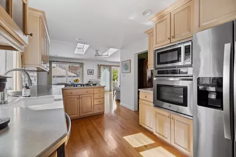 50 Sycamore St, Everett, MA 02149 photo 3