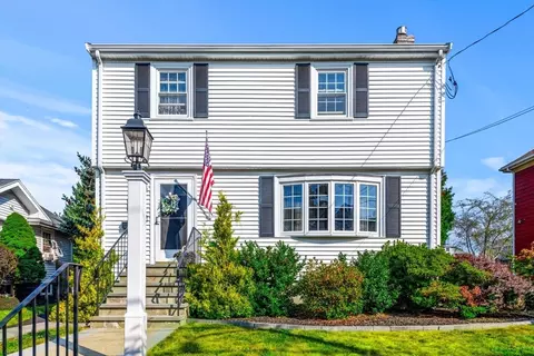 27 Evans Rd, Peabody, MA 01960