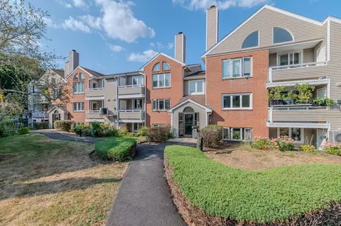 10 Chapman St #304, Weymouth, MA 02188