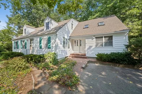 80 Holly Hill Cir, Weymouth, MA 02190