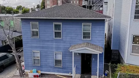 5 Palmer St, Worcester, MA 01605