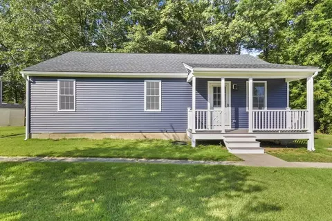 5 Apollo Dr, Southbridge, MA 01550