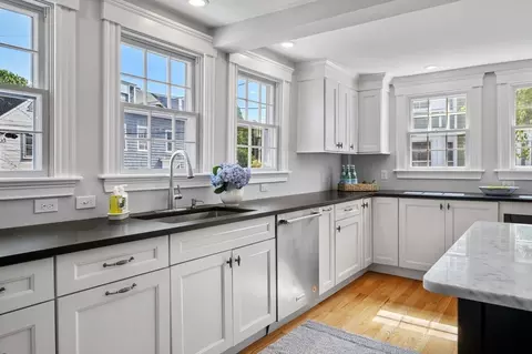 10 Darling St, Marblehead, MA 01945 photo 9