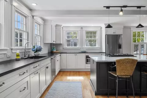 10 Darling St, Marblehead, MA 01945 photo 7