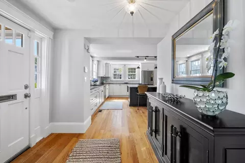 10 Darling St, Marblehead, MA 01945 photo 6