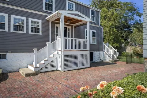 10 Darling St, Marblehead, MA 01945 photo 2