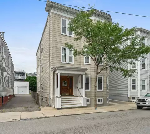 670 E 8th St, Boston, MA 02127